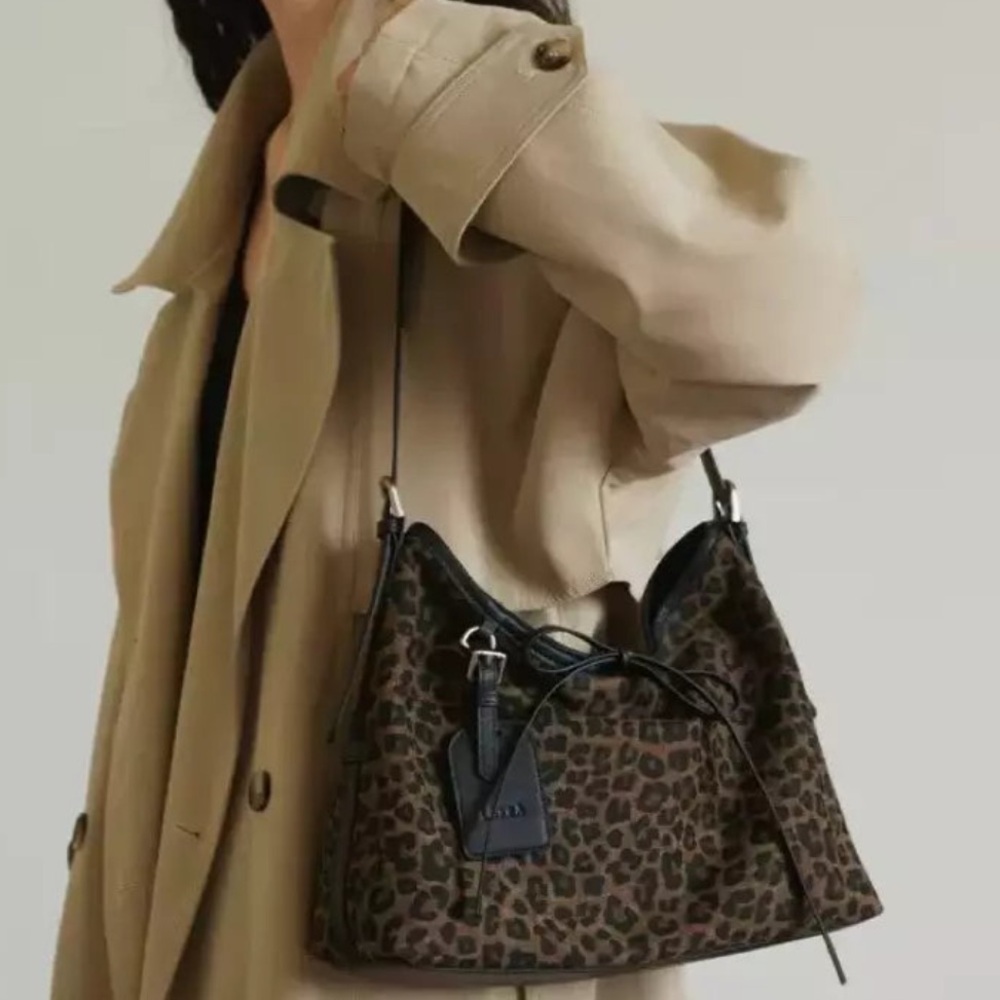 Leopard printed canvas bag